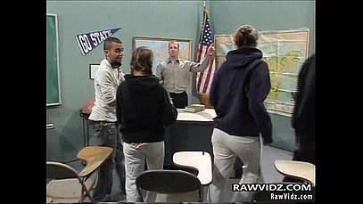 ยอมให้ครูเย็ดxxxเพื่อแลกเกรด