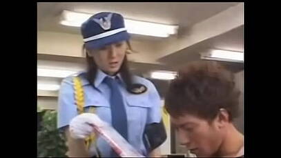 เมื่อตำรวจสาวจับโจรควยใหญ๋ได้ เลยยื่นขอเสนอดี ๆ ให้