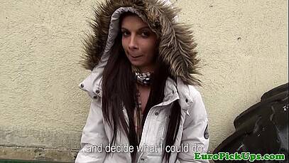 สาวโชคดียืนอยู่เฉยๆก็มีคนชวนมาxxxแถมได้ตังค์ด้วย