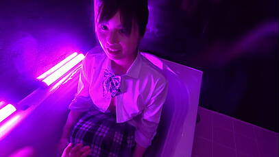 ไฟแสงสีทำให้ได้อารมณืเสียวไปอีกแบบนี้ท่าโก่งดค้งเย็ดกันทางข้างหลังท่านี้เสียวควยมากจริง