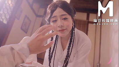 สองสาวจีนรุมเสียวนายจ้าง หีใหญ๋มากไร้ขนอีกด้วย